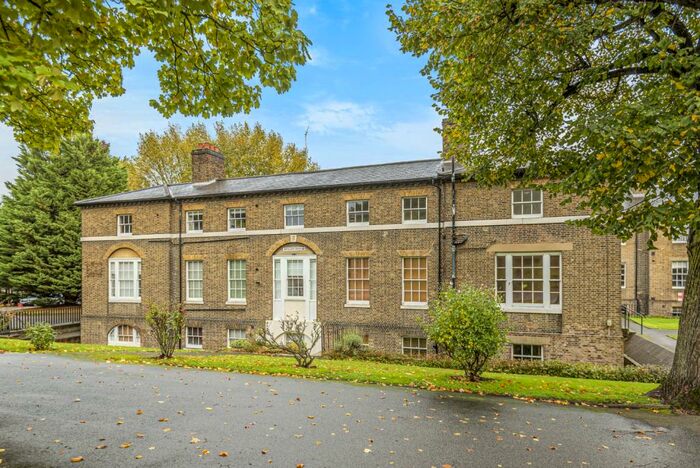 2 Bedroom Flat To Rent In Connaught Mews London, SE18