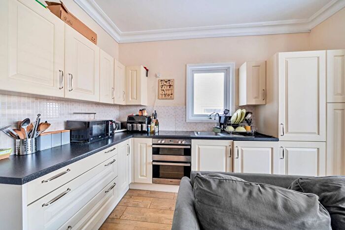 2 Bedroom Flat To Rent In Thornton Avenue, Streatham Hill, London, SW2