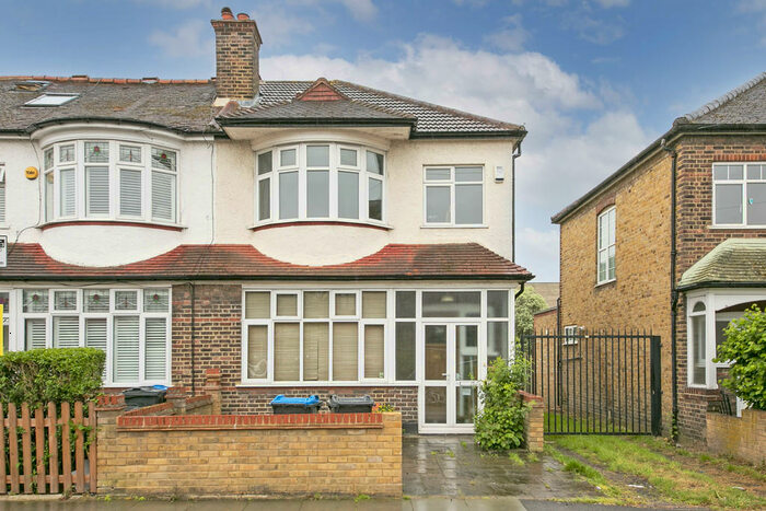 3 Bedroom Semi-Detached House To Rent In Beecholme Avenue, CR4