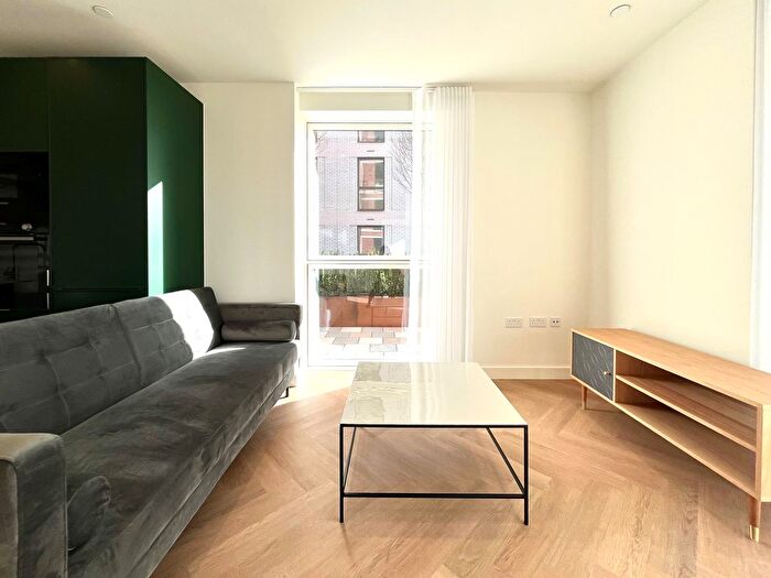 3 Bedroom Flat To Rent In The Hyde, London, NW9