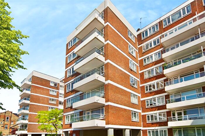 2 Bedroom Flat For Sale In Regents Park Road, London, N3