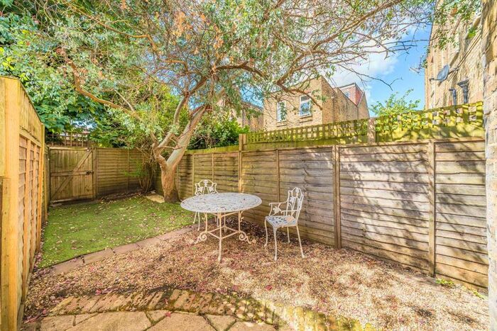 2 Bedroom Flat To Rent In Sidney Road, St Margarets, Twickenham, TW1