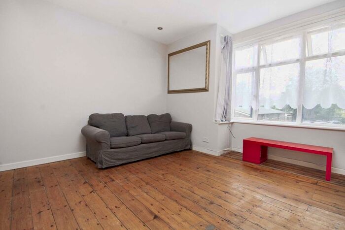 2 Bedroom Flat To Rent In Greenford Avenue, London, W7
