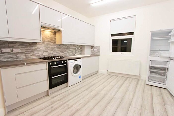 2 Bedroom Apartment To Rent In Barrett's Grove, London, N16