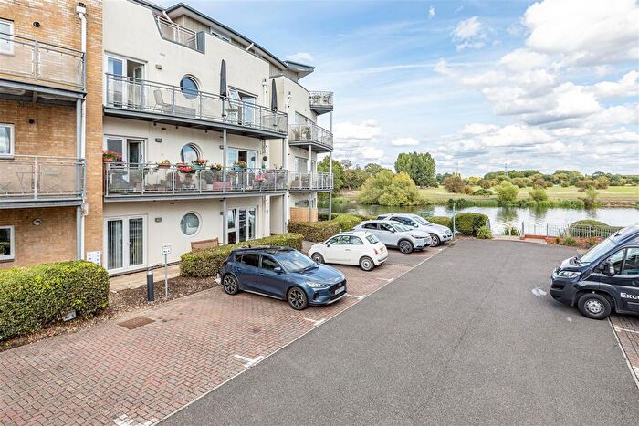 2 Bedroom Flat For Sale In Bridge House, Bridge Wharf, Chertsey, KT16