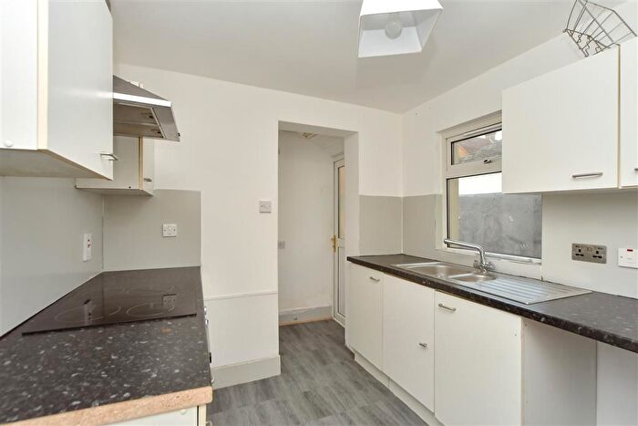 3 Bedroom Terraced House For Sale In First Avenue, Chatham, Kent, ME4