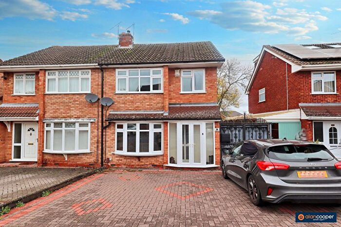 3 Bedroom Semi Detached House For Sale In Berwyn Way, Church Farm, Nuneaton, CV10