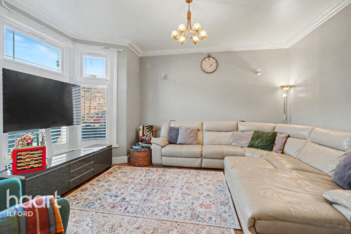 4 Bedroom End Of Terrace House For Sale In Lansdowne Road, Ilford, IG3