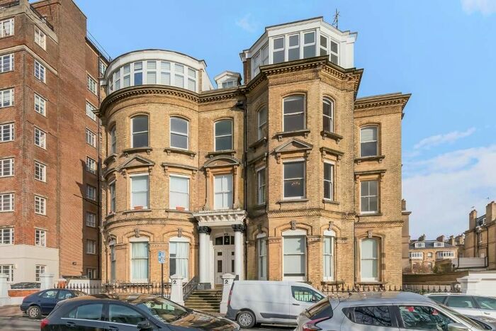2 Bedroom Flat To Rent In Grand Avenue, Brighton, BN3