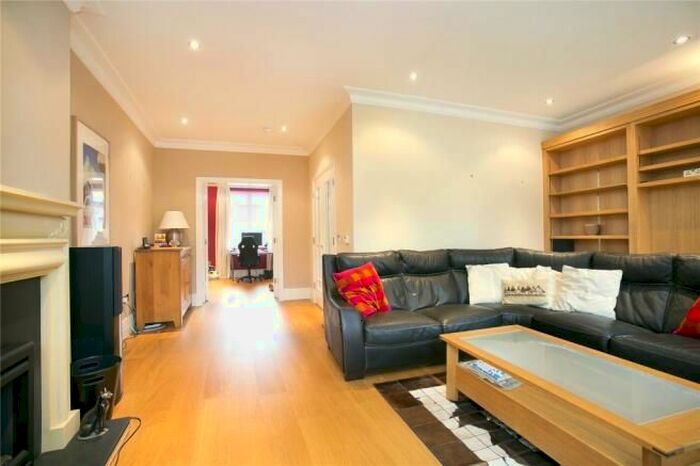 7 Bedroom Town House To Rent In Kelsall Mews, Richmond, TW9