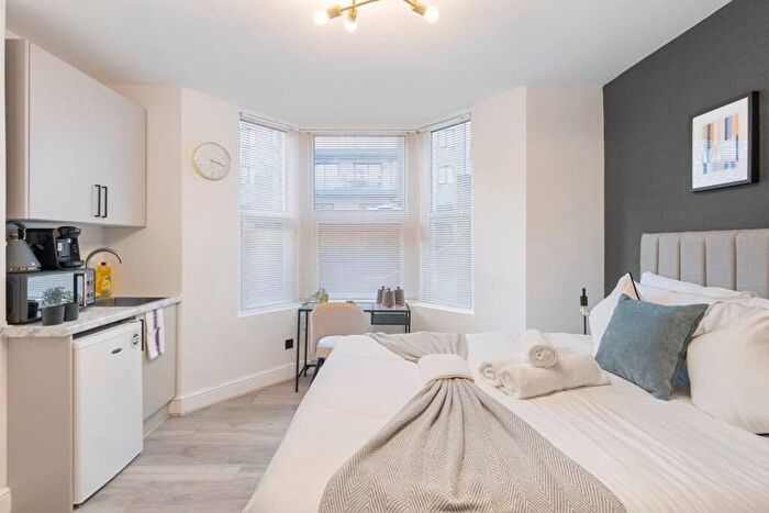 1 Bedroom Studio To Rent In Kilburn Park Rd, London, NW6