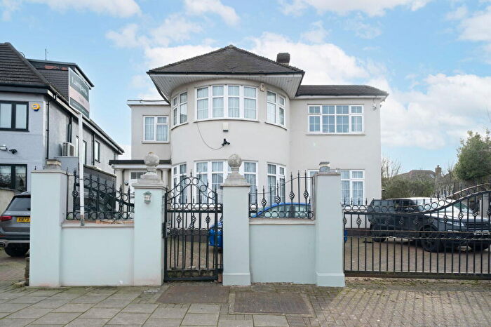 6 Bedroom Detached House For Sale In Rowdon Avenue, London, NW10