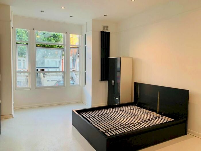 Studio To Rent In Iverson Road, Brondesbury Park, London, NW6