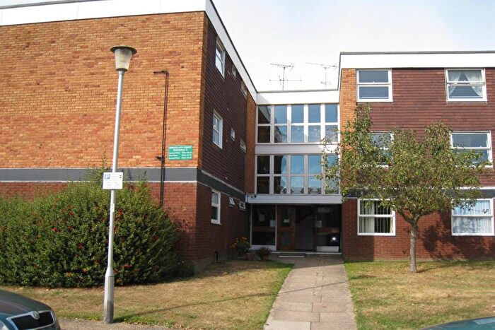 2 Bedroom Flat To Rent In Bedroom Flat In Chichester, PO19