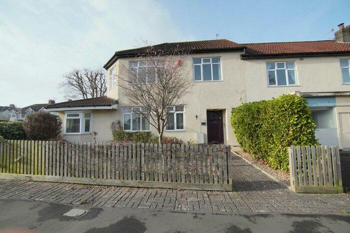 2 Bedroom Flat To Rent In Harbury Road, Henleaze, Bristol, BS9