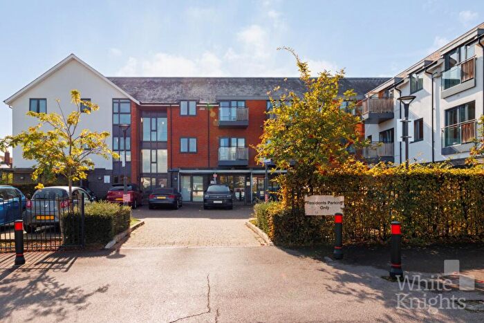 2 Bedroom Apartment For Sale In Alexandra Place, South Lake Crescent, Woodley, Reading, Berkshire, RG5