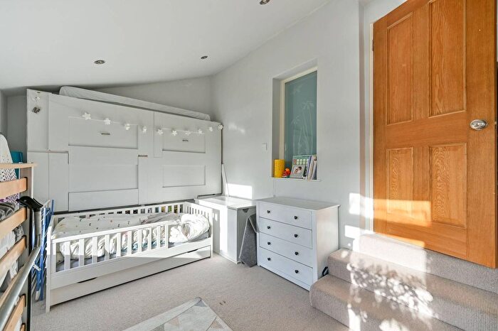2 Bedroom End Of Terrace House For Sale In Grafton Road, New Malden, KT3