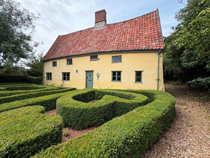 3 Bedroom Cottage For Sale In Crown Street, Banham, Norwich, Norfolk, NR16