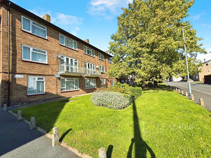3 Bedroom Flat To Rent In Baxter Row, NR19