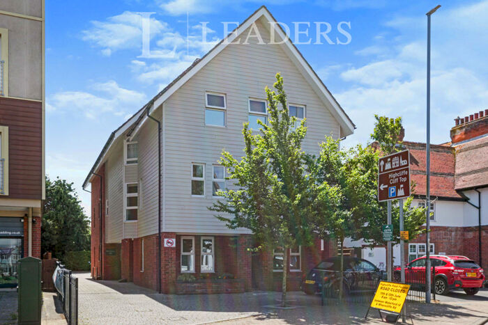 2 Bedroom Flat To Rent In Highcliffe, BH23