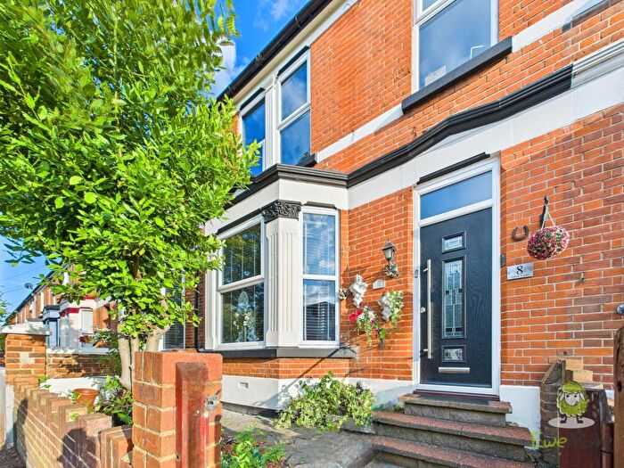 4 Bedroom Terraced House For Sale In Carlton Avenue, Gillingham, ME7