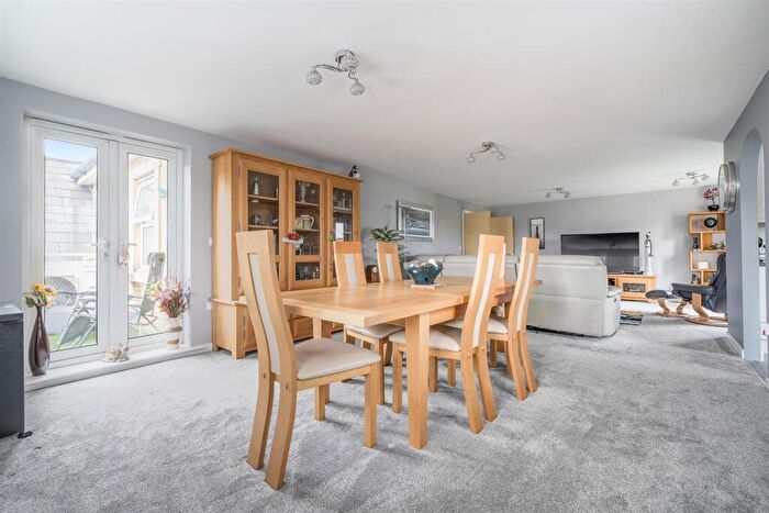 2 Bedroom Apartment For Sale In Queensgate, Maidstone, ME16