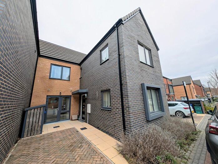 2 Bedroom House To Rent In Paddock View, Doncaster, DN1