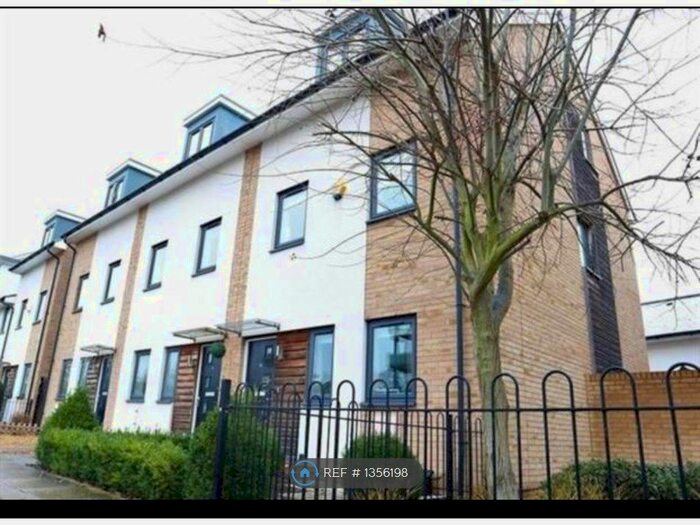 4 Bedroom End Of Terrace House To Rent In Hammonds Drive, Peterborough, PE1