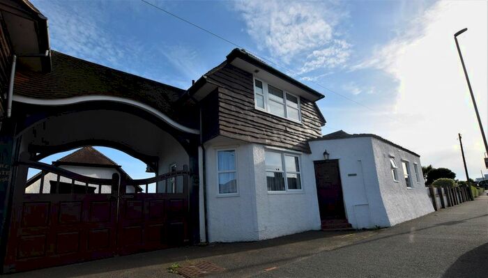 2 Bedroom Detached House To Rent In Cooden Drive, Bexhill-On-Sea, TN39