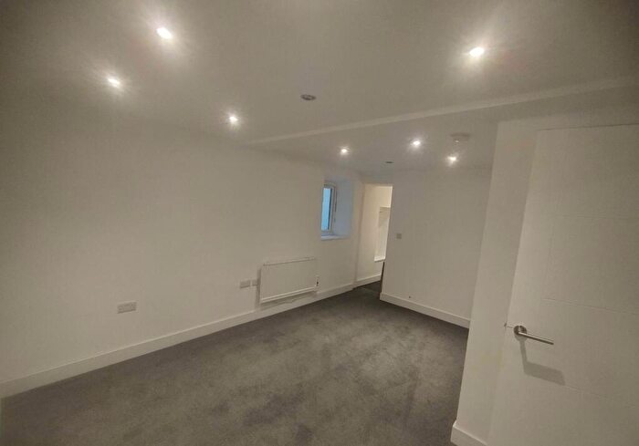 5 Bedroom House To Rent In High Street, Bristol, BS39