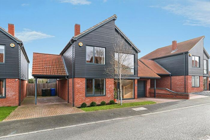 4 Bedroom Detached House For Sale In Queens Close, Beck Row, Bury St. Edmunds, IP28