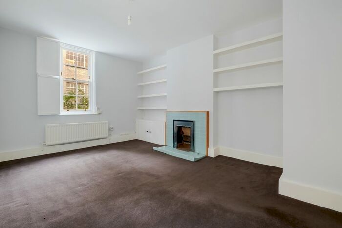1 Bedroom Flat To Rent In Bourne Estate, Portpool Lane, London, EC1N