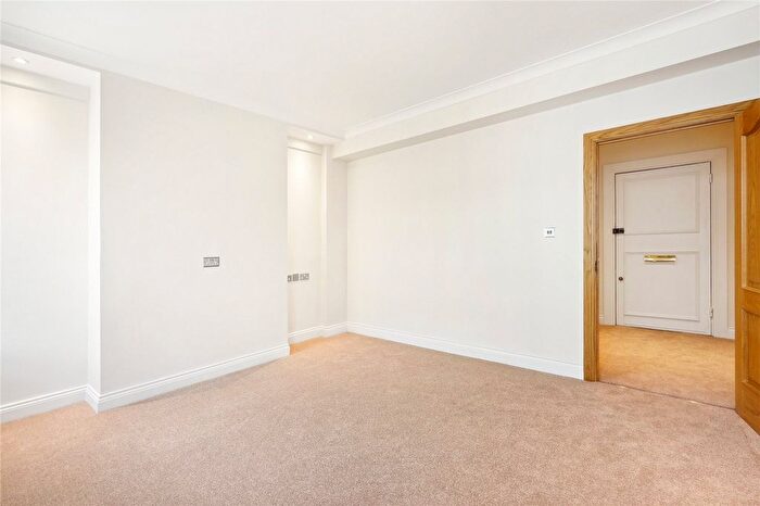 1 Bedroom Flat To Rent In Ovington Court, - Brompton Road, Knightsbridge, London, SW3