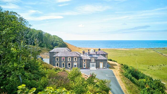 3 Bedroom Flat For Sale In Plas Tanybwlch, Rhydyfelin, SY23