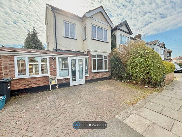 5 Bedroom Semi-Detached House To Rent In Jarrow Road, Romford, RM6