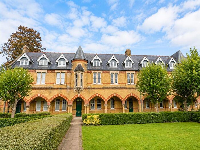 2 Bedroom Flat To Rent In Keele Close, Watford, WD24