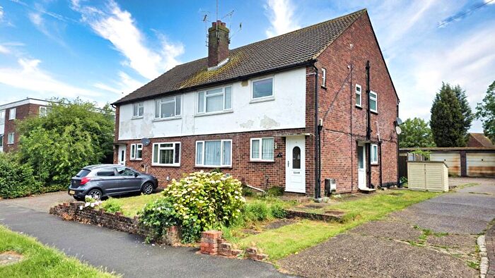 2 Bedroom Maisonette For Sale In Crescent Court, The Crescent, Horley, RH6