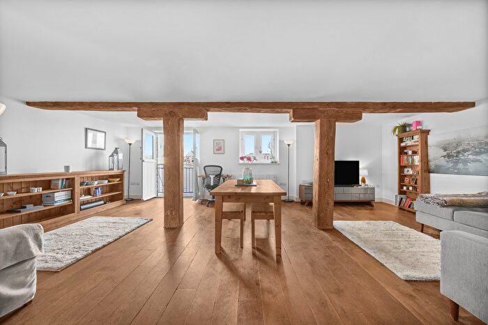 2 Bedroom Flat To Rent In Rotherhithe Street, Surrey Quays, SE16