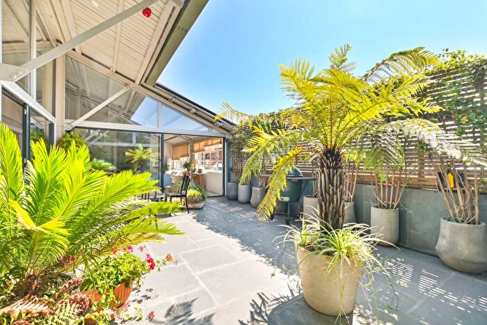 5 Bedroom Penthouse To Rent In Wotton Road, Gladstone Park, NW2
