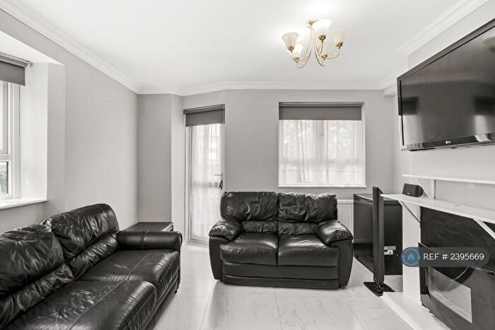 2 Bedroom Flat To Rent In Woodford Green, London, IG8