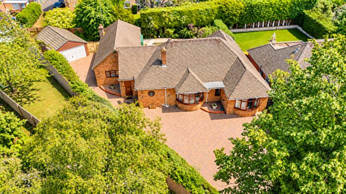 4 Bedroom Detached House For Sale In Lansdown Close, Cheltenham, GL51