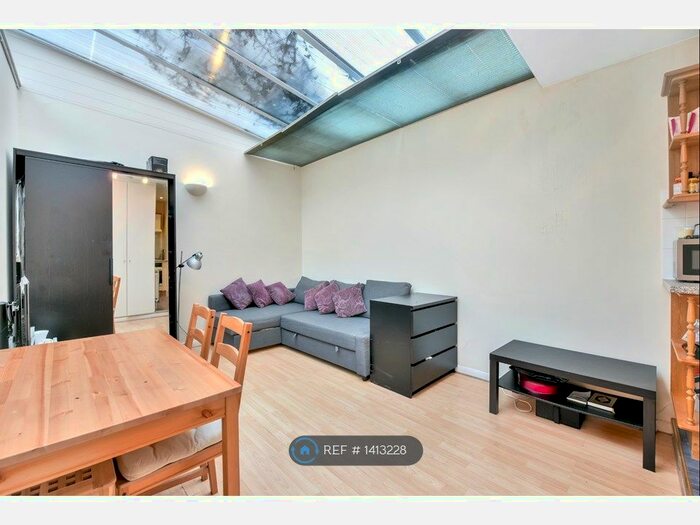 Studio To Rent In Tooting Bec, London, SW17