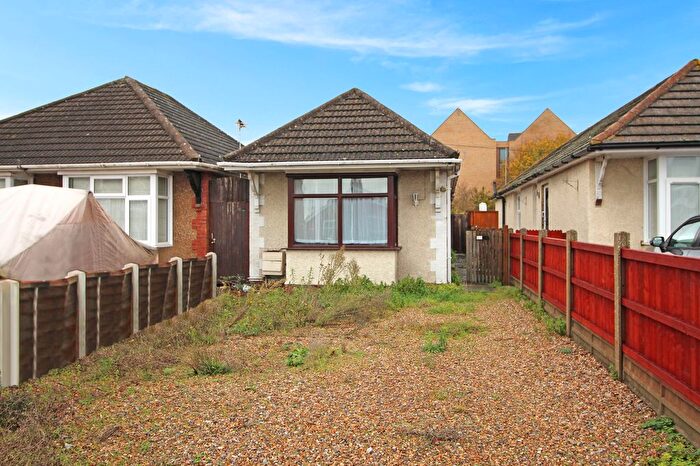 2 Bedroom Detached House For Sale In Kingsnorth Road, Ashford, TN23