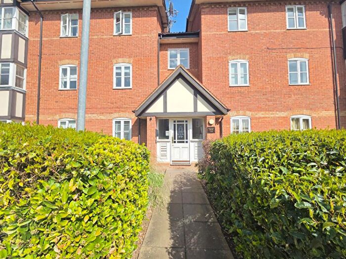 2 Bedroom Flat To Rent In Artesian Grove, Barnet, North London, EN5