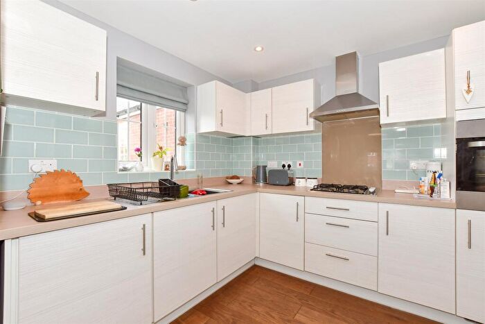 3 Bedroom Detached House For Sale In Hewitts Road, Cranleigh, Surrey, GU6