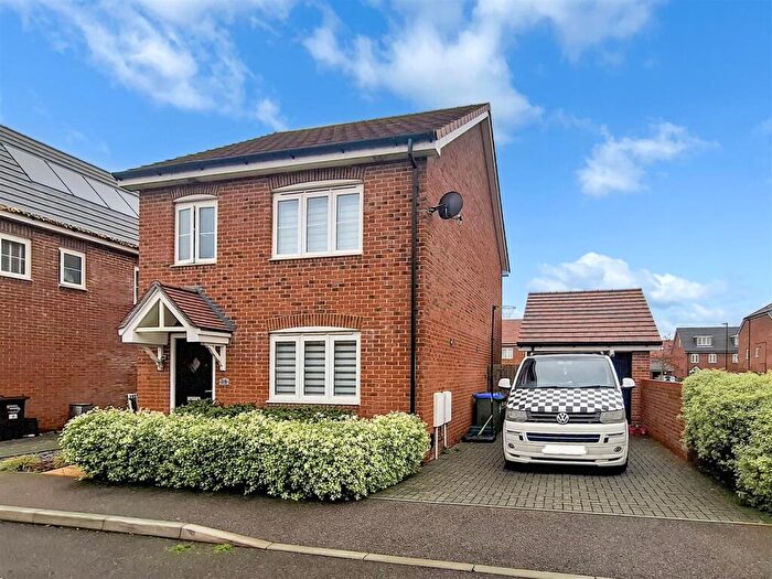 3 Bedroom Detached House For Sale In Linseed Way, Yapton, Arundel, BN18