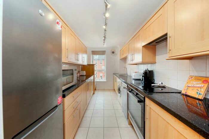 2 Bedroom Flat To Rent In Garter Way, Garter Way, London, SE16