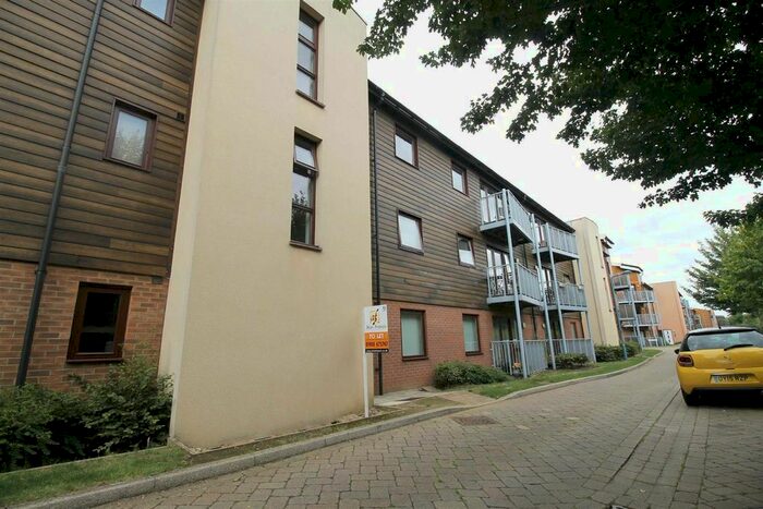 2 Bedroom Flat To Rent In Staverton Grove, Broughton, Milton Keynes, MK10