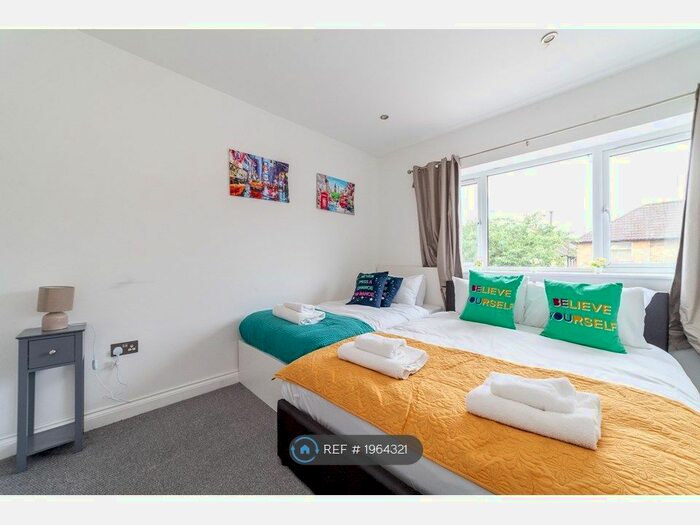 2 Bedroom Terraced House To Rent In Meerbrook Road, London, SE3