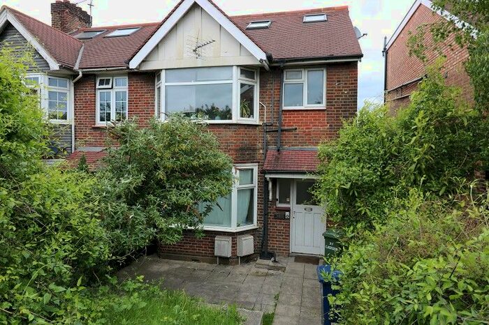 2 Bedroom Flat To Rent In Western Avenue, East Acton, London., W3